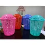 Panier en plastique à couvercle