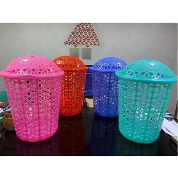 Panier en plastique à couvercle