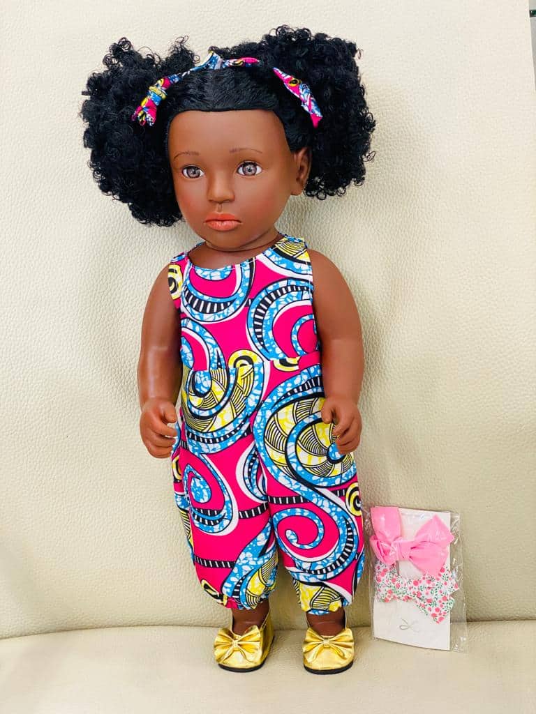 Poupée noire simulée, poupée africaine inodore avec épingle à cheveux pour  jeu de rôle pour enfants et filles : : Jeux et Jouets