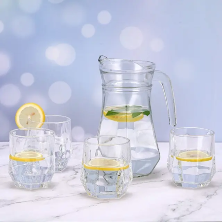 4 verres et carafe à eau jus de fruit