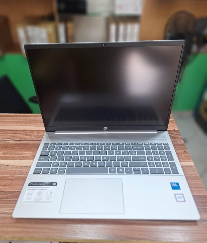 HP Pavilion 16 core i5 14th Tactile lumineux SSD 512 RAM 16