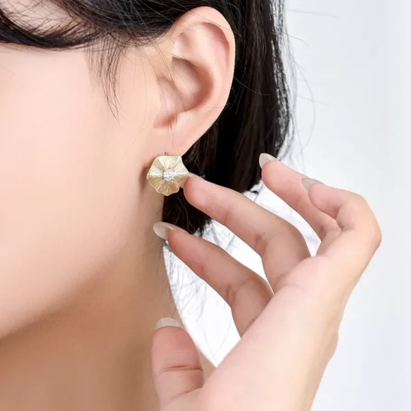 Xuping Commerce Ext rieur Europ en Et Am ricain Boucles D Oreilles En Alliage De Cuivre Plaqu Or 14k Incrust De Zircon Fleur Personnalit Luxe Style Simple 2