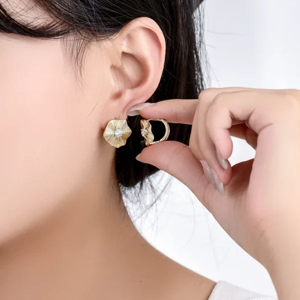 Xuping Commerce Ext rieur Europ en Et Am ricain Boucles D Oreilles En Alliage De Cuivre Plaqu Or 14k Incrust De Zircon Fleur Personnalit Luxe Style Simple 3