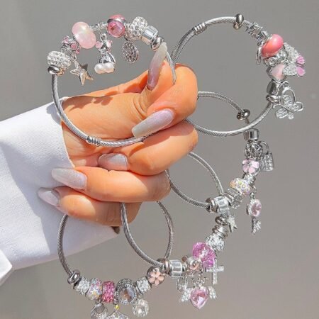 Bracelets à Charms Scintillants Rose et Argent, Joncs Fantaisie Élégants pour Femme, Bijoux Personnalisables avec Breloques Étincelantes, Accessoire de Mode Tendance et Cadeau Idéal