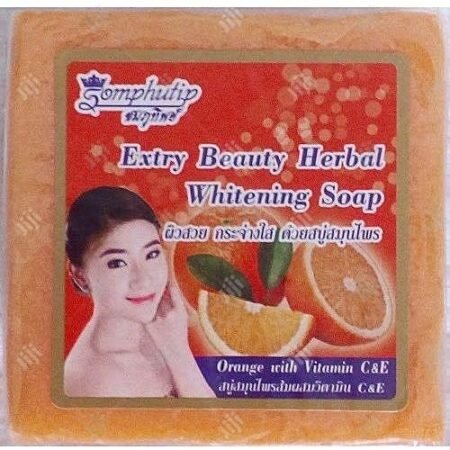 Savon Éclaircissant Herbal Somphutip à l'Orange et Vitamines C&E, Nettoyant Visage et Corps pour Peau Radieuse, Anti-Taches et Unifiante, Soin Hydratant et Anti-Âge