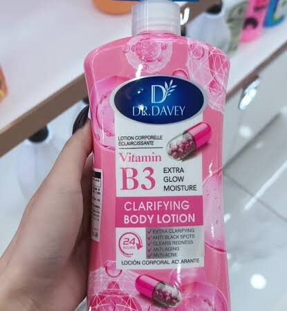 Lotion Corporelle Éclaircissante Dr. Davey Vitamine B3, Hydratante Anti-Taches et Anti-Âge, 500ml Rose