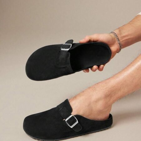 Mules Sabots Homme Confortables en Suédine Noire, Chaussons Décontractés avec Boucle Ajustable