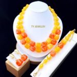 Parure de Bijoux Femme Élégante Double Rang Perles Carrées et Rondes Crème avec Accents Dorés – Modèle 5